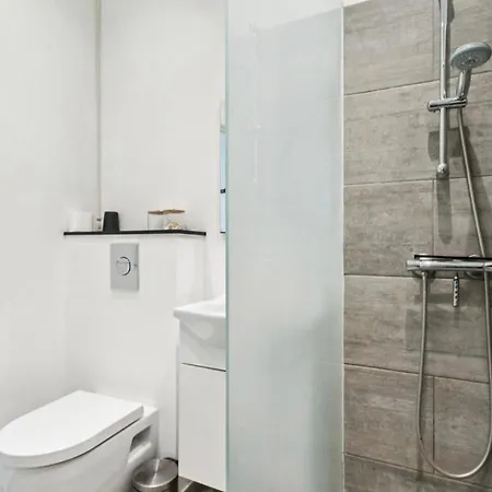 Stylish Scandinavian In A Peaceful Neighborhood * Randers